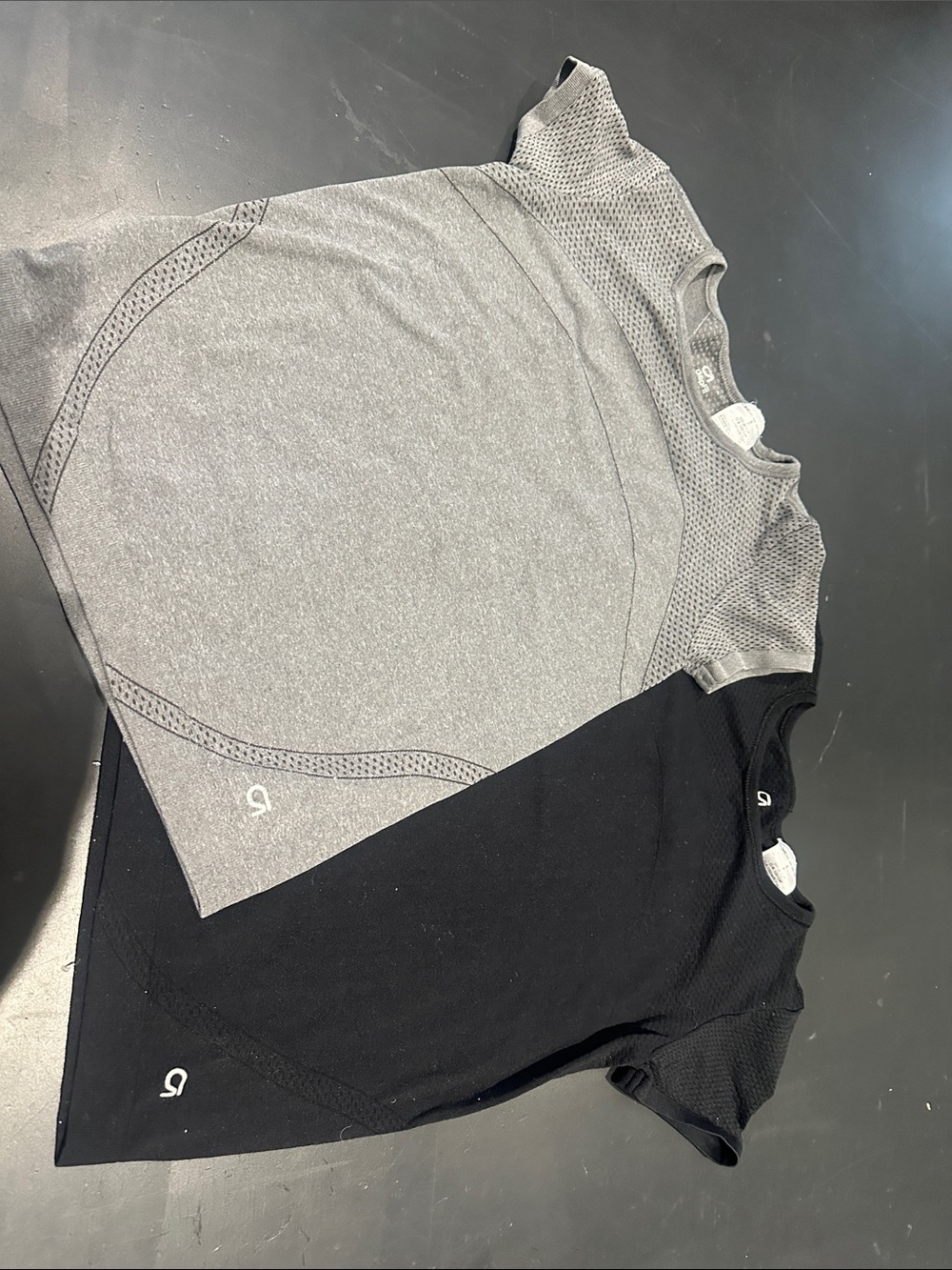 GAP GapFit Heathered Charcoal Performance Tee